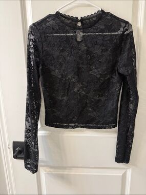 SHEIN Black Floral Lace Long Sleeve Crop Top
